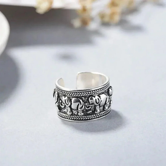 925 Sterling Silver Vintage Elephant Engraved Ring - Picture 3 of 5